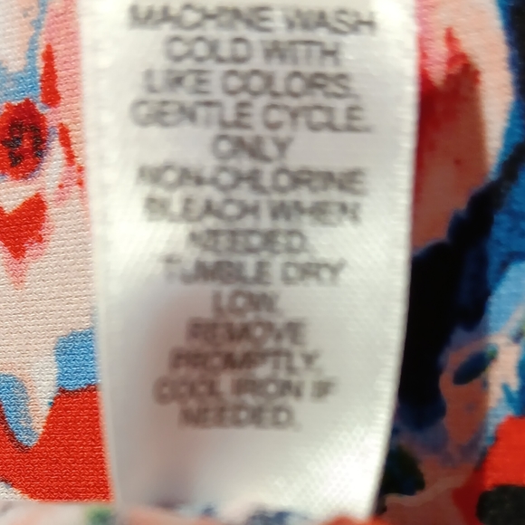 EST 1946 EUC Women's Cold Shoulder Tunic Top, Size XL,  Red Floral V-neck - Picture 7 of 9